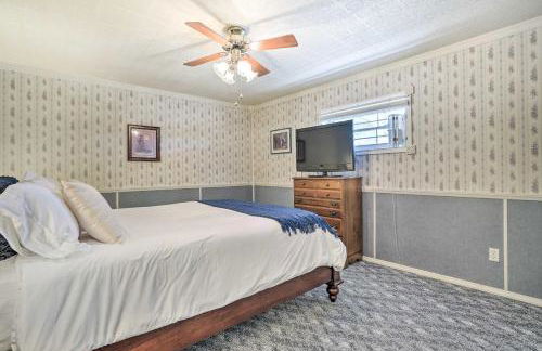 Charming Ingram Home with Yard and Furnished Patio! - Foto 10