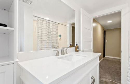 Quaint South Hill Home w Luxury King Bed and Wifi - Foto 17