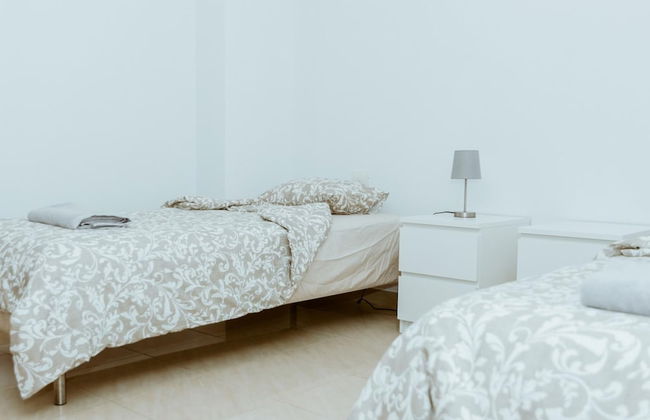 Seaview Splendor 2 Bedroom Modern Comfort - Photo 4