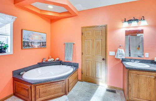 5 Mi to Town Mtn-View Gem with Deck in Hot Springs - Foto 13