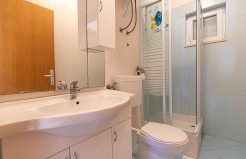 Two-Bedroom Apartment In Klek - Photo 16