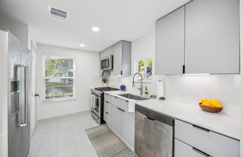 A Hoot's Nest-Lux Boutique Bungalow near Downtown! - Foto 21