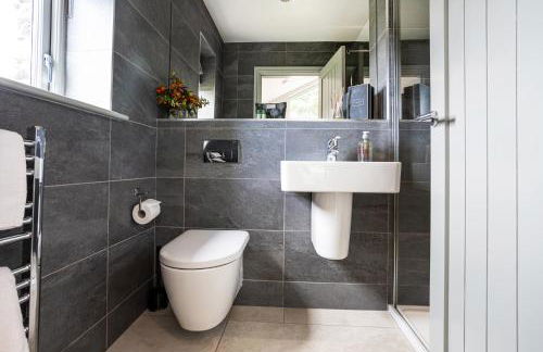 The Cow Shed - with hot tub - Photo 8