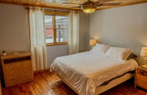 Luxury Waterfront Retreat on Black Lake - Foto 18