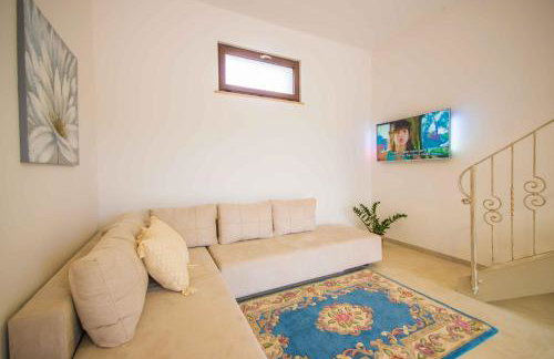 Gorgeous Pool Villa with a fenced garden - Photo 22