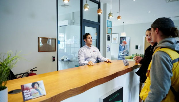 Student Only Canvas Walthamstow in London - Foto 2, Mostrador del conserje