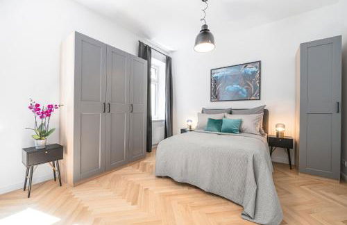 The Bornholmer, Spacious 100m2, Ideal for Groups & Families, 2BR, huge living room, 4 - 8 Guests - Foto 1