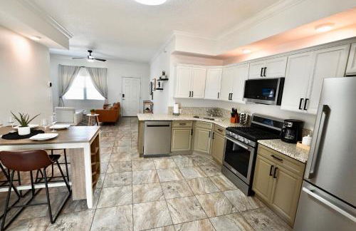 Luxury 2BD 2BTH Condo 5 - Foto 8