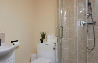 Modern 3-Bedroom Apartment in Central Huddersfield with Free Parking - Foto 8