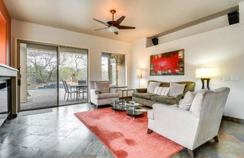 Luxe Couples Retreat with Pool and Outdoor Kitchen! - Foto 9