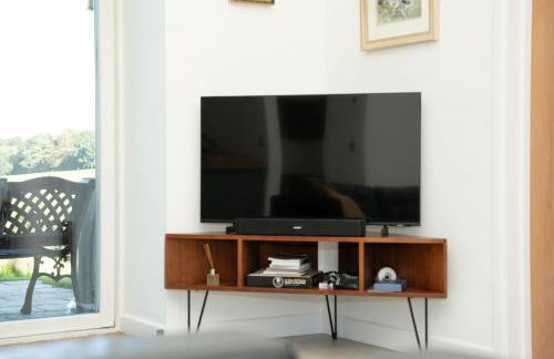 Cosy Rural Barn with Private Garden & Forest - The Cart Barn - Foto 16