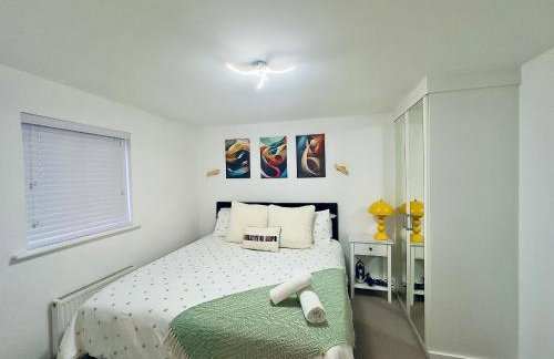 Entire 3-Bed Home, 5 mins to City Centre, Sleeps 6, 2 Free Parking - Foto 2