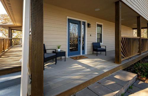 3BR Home w Hot Tub & Sunset Views Near SIUC - Foto 10