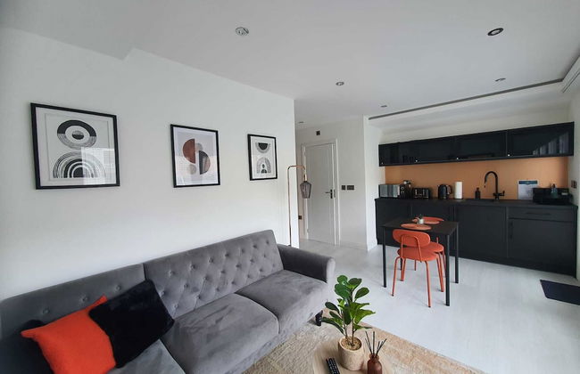 Stunning 1 King bed Cabin in Grays - Photo 1