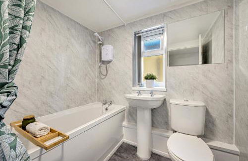 Balfour House - Air Host & Stay - Sleeps 8, free parking - Foto 13