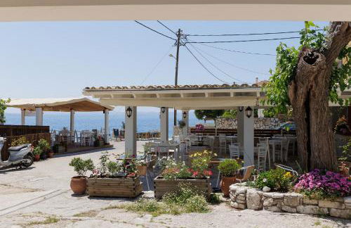 Salt & Sun Apartments by Konnect, at Kaminaki Beach - Foto 81