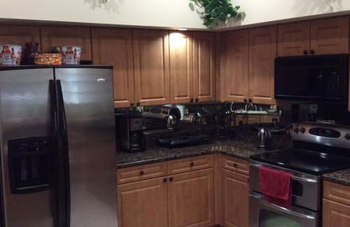 Beautiful furnished 3 BR home, pool, clubhouse access - if interested, please provide your name, contact info - Photo 7