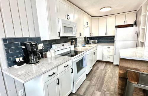 Cozy Charming Ski Chalet Sleeps 11 - Foto 12