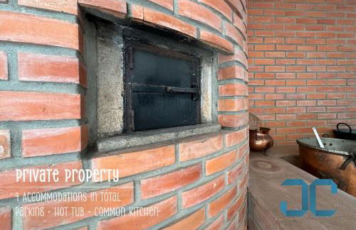 Arada Property - 4 Houses in 1 Private Property, Free Parking and Hot Tub - Foto 7