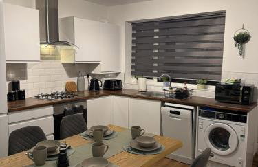 3 bed house, Free parking 9ppl - Foto 1