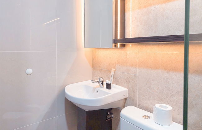 Modern Look and Comfort Studio at Transpark Bintaro Apartment - Foto 10