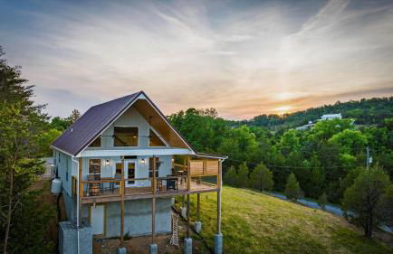 TN Whiskey Cabin- Lake and Mtn Views- Covered Deck- Game Room- Pool Table- Pets - Foto 45