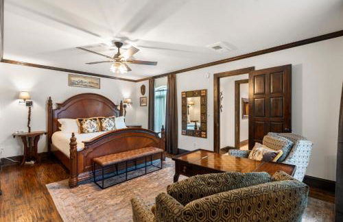 Castle Stay by Gathering Place Hot Tub & Fire Pit - Foto 3