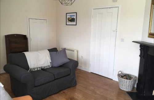 Cosy Arts & Crafts Cottage with stunning views - Photo 26