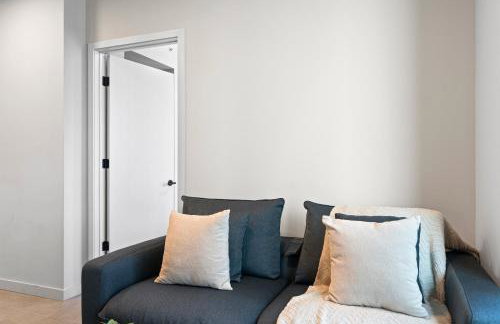 Downtown Condo with Den and Pool Access - Foto 15