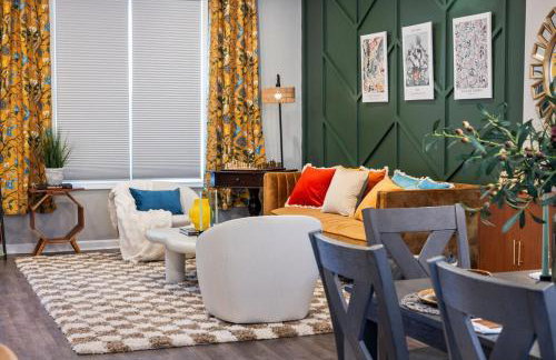 Chic Home with Large Private Yard! Hot Tub, Close To Downtown - Foto 48