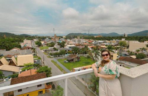 Apartamento Familiar III Próximo Beto Carrero e Praia - Foto 14