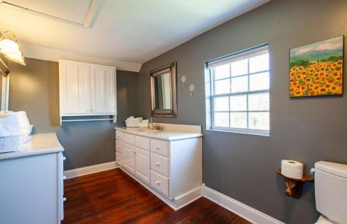 Peaceful Farm House - Quiet and Relaxing Getaway! - Foto 35