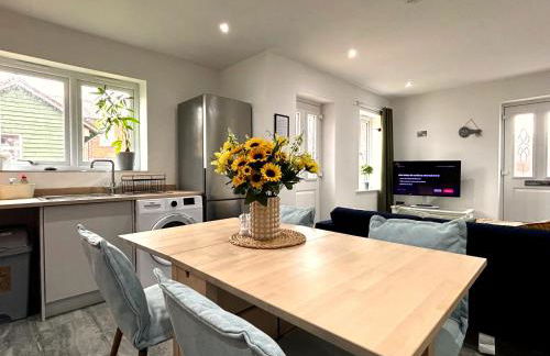 2 Bedroom House - Private Parking - Central - Photo 7