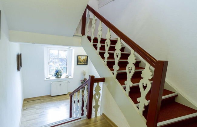 Courtyard View - Manor by the Lake - Photo 24