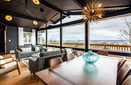 Luxurious Retreat with Stunning Views Sleeps 16) - Foto 48