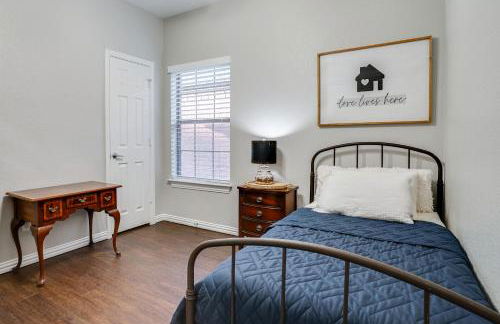 1 Mi to Historic Dtwn Weatherford Home with Yard - Foto 17