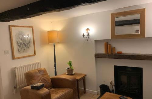 Cute cob cottage - Photo 1