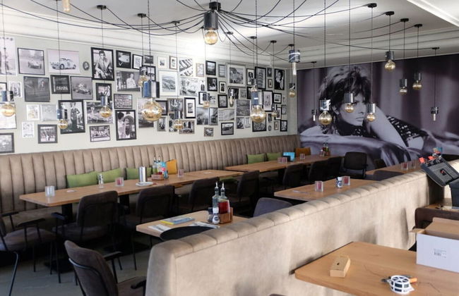 Holiday Home With Motorboat - Photo 16