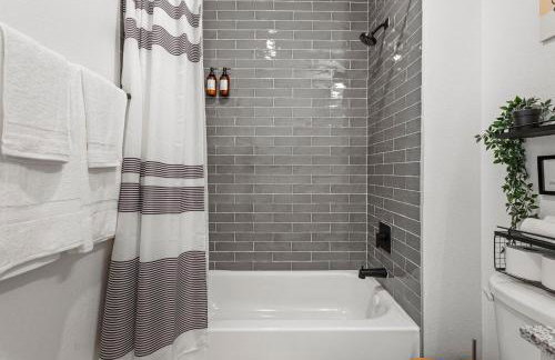 2Beds|2Baths|Near Convention Ctr|Free Parking|Gym - Foto 53