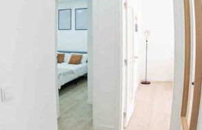 Bright and modern flat with air-con and free parking - Foto 7