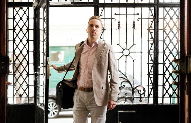 Urban Jungle Apartments - Photo 3