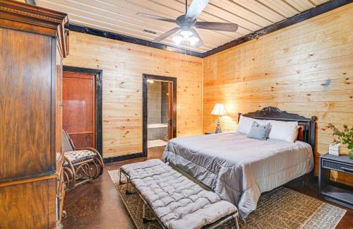 Upscale Getaway on Smith Lake with Boat Dock - Foto 27