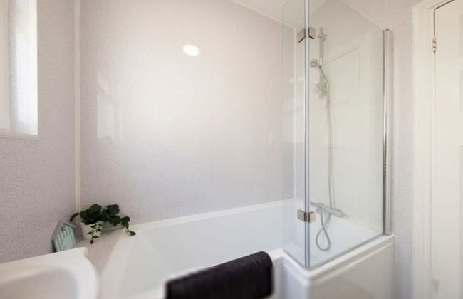 Stunning Beachfront Apt w Balcony Sea Views - Foto 62