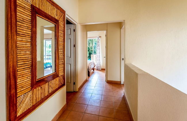 Nicely priced duplex in Surfside with private pool and AC in every room - Photo 25