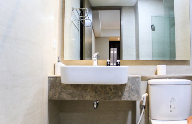 Best View 1BR Apartment at Gold Coast PIK By Travelio - Photo 14