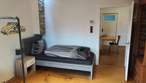 Monteurwohnung bei Würzburg fünf Schlafzimmer bis 10 Personen incl eigenen Parkplätzen und WLAN - Grill nur Einzelbetten - Foto 3
