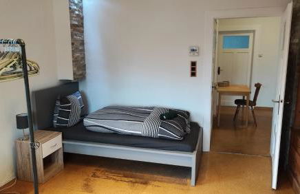 Monteurwohnung bei Würzburg fünf Schlafzimmer bis 10 Personen incl eigenen Parkplätzen und WLAN - Grill nur Einzelbetten - Foto 3