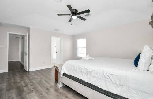 Tranquil 4-BR Oasis With Pool & Backyard Bliss! - Foto 40