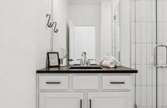 Nashville Townhouse with Rooftop & Modern Comfort - Foto 40