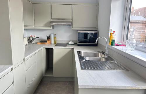 Private Garden Retreat 2BR Modern Comfort - Foto 30